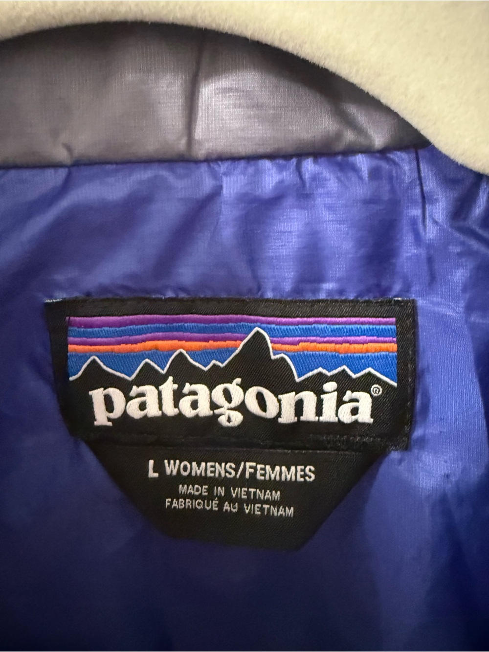 Patagonia Women’s Nano Puff vest - Picture 3 of 4